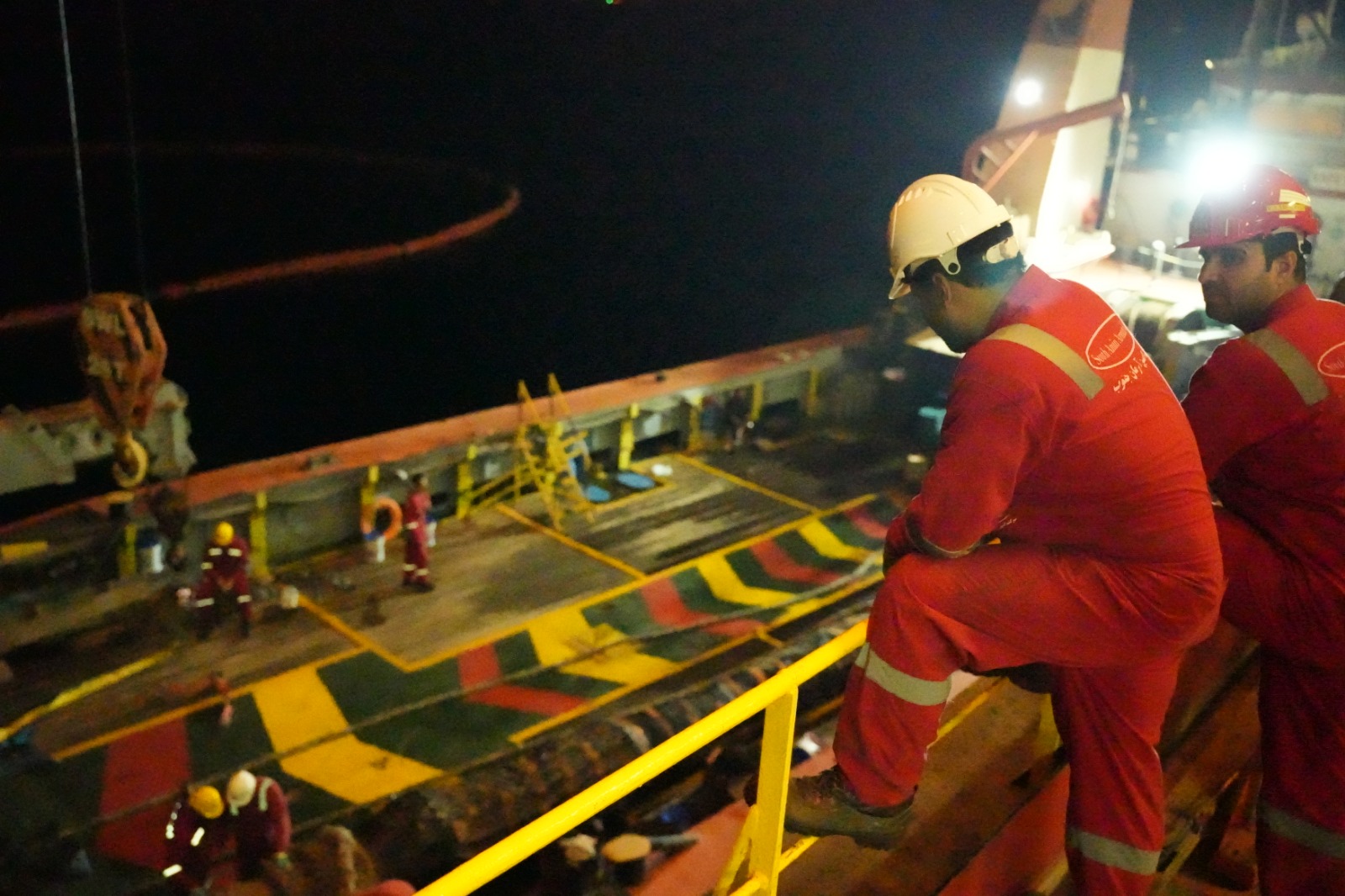 انجام تعمیرات اساسی شیلنگ‌های شناور پایانه فرآورشی کوروش توسط کارکنان شرکت نفت فلات قاره ایران